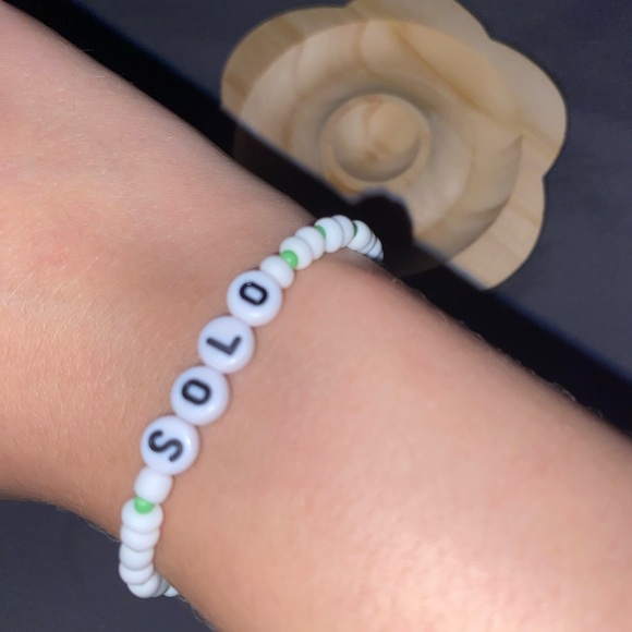 3 for 8$ 🪷 Blonde Album Inspired Bracelet - Picture 3 of 4